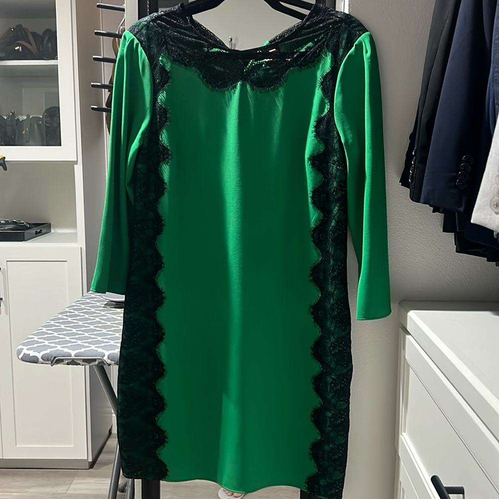 Ted Baker dress, size 3(fits S/M).Pretty green with lace.Lightweight for summer.